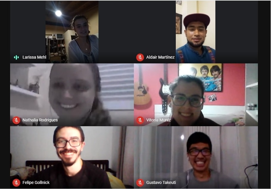 Clase de idiomas en grupo